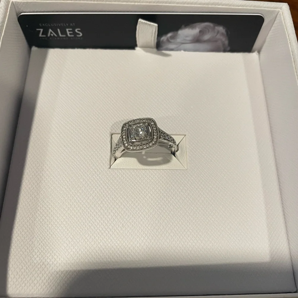 Marilyn Monroe Zales Collection 3/4 CT ring. - Picture 9 of 9